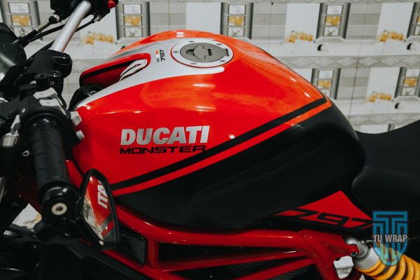 ducati monster 797 lên tem candy đỏ