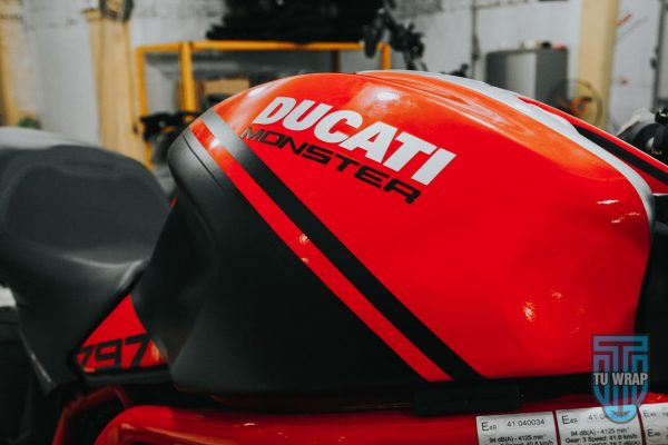 ducati monster 797 lên tem candy đỏ