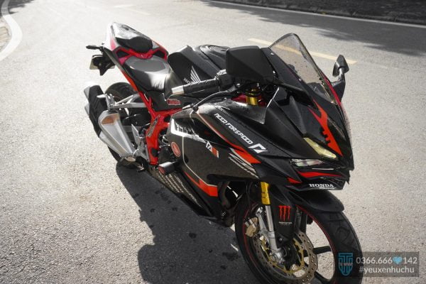 tem xe cbr250rr phối đen light đỏ