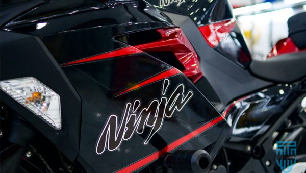 tem xe ninja 400 đổi màu đen bóng