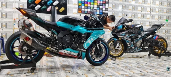 yamaha r1 dán tem trùm candy petronas